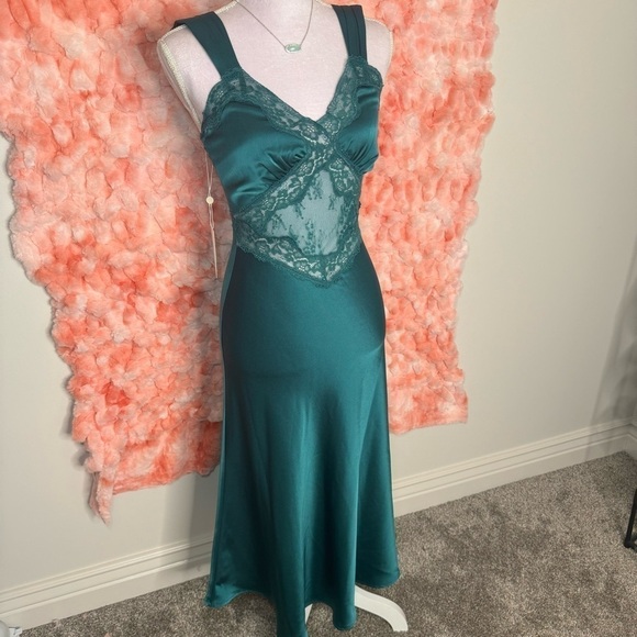 Miss Circle New York Teal Green Slip Gown 🧜🏼‍♀️💚 - Picture 5 of 11